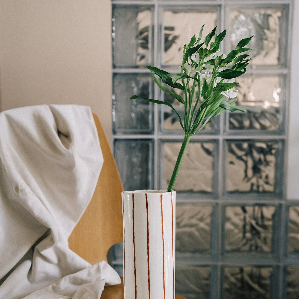 Ваза в полоску тонкую