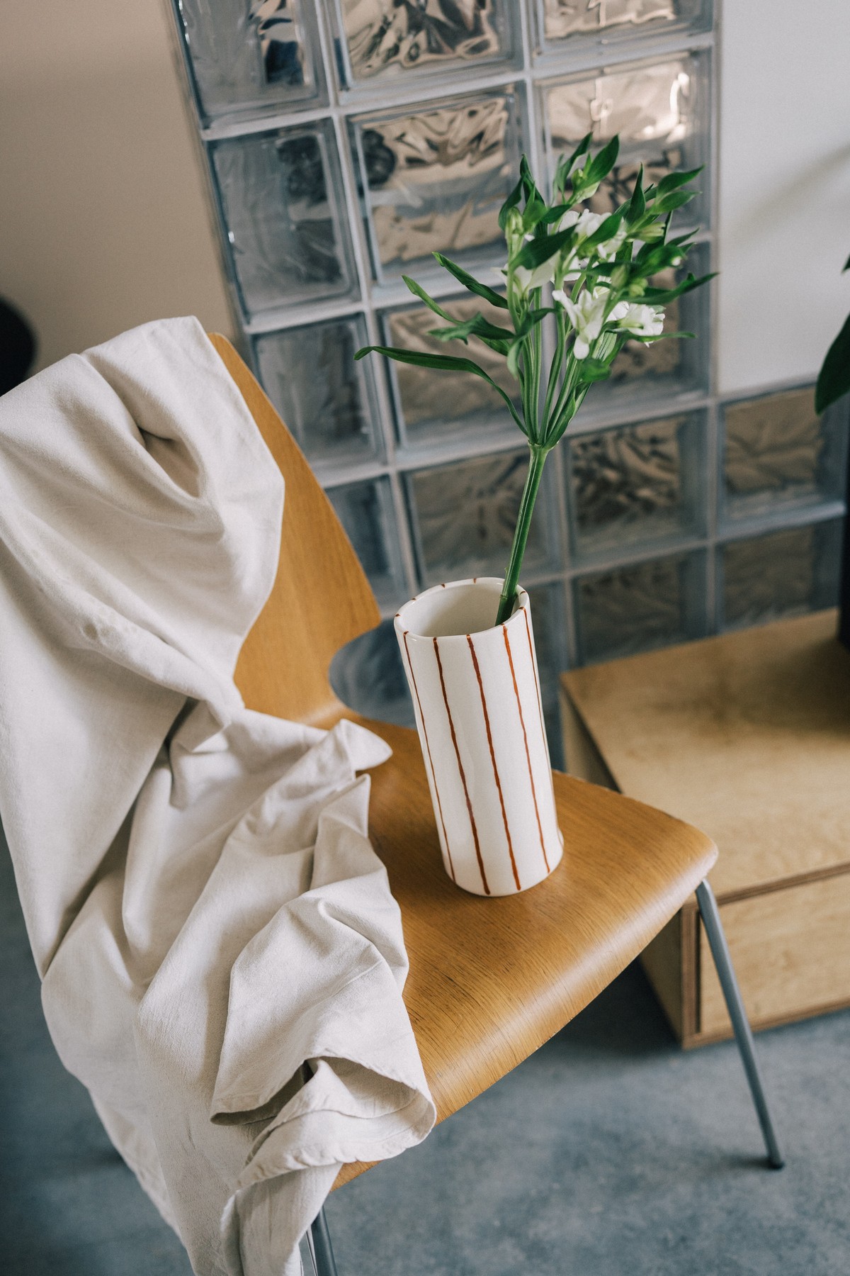 Ваза в полоску тонкую