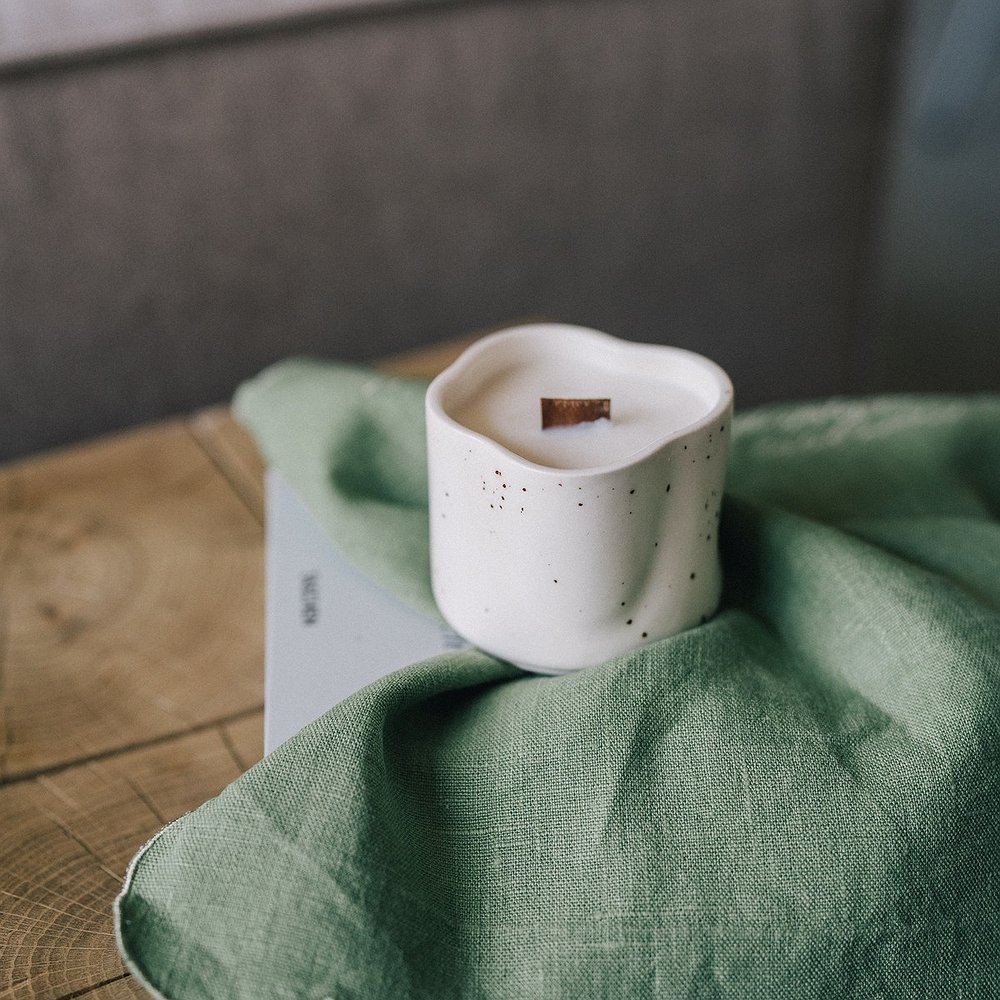 Свеча в мятом стакане