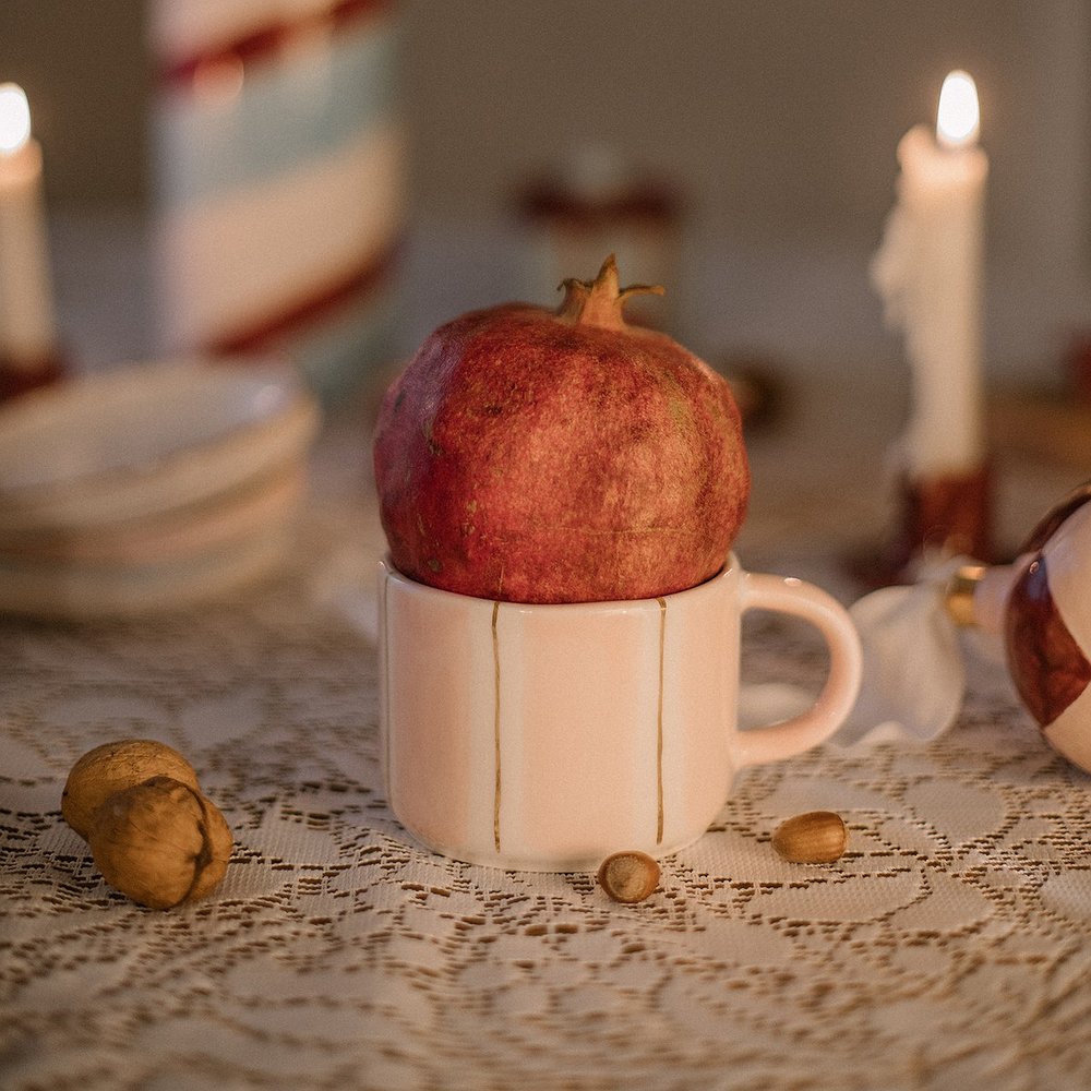 Кружка розовая с золотом